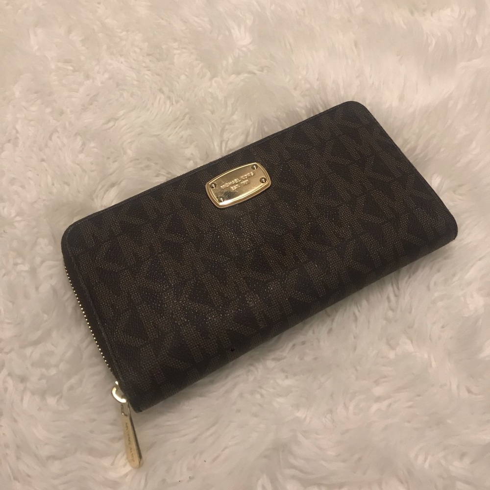 Authentic Michael Kors Large ZIP Wallet